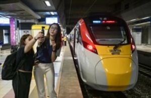 Plus cher que le bus, moins cher que l&rsquo;avion : voici le train électrique JB-KL de Malaisie